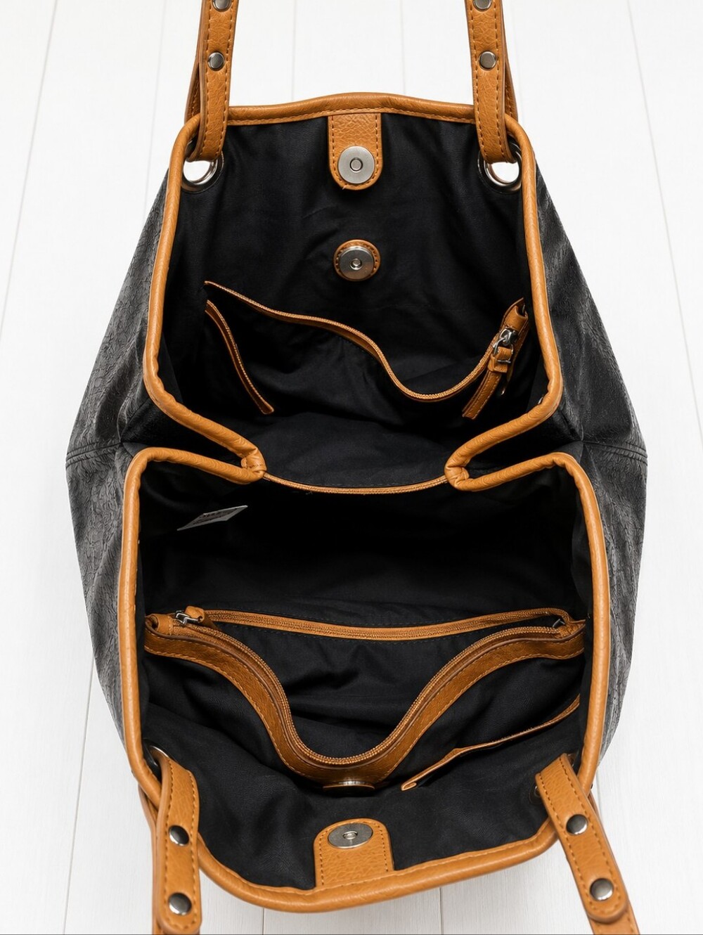 NINE WEST Black and Tan Patent Leather Handbag. - Picture 4 of 5